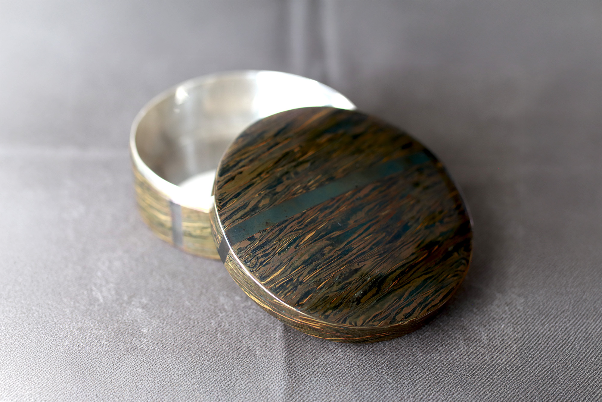 錬り込み地金合子：中村鎚舞作