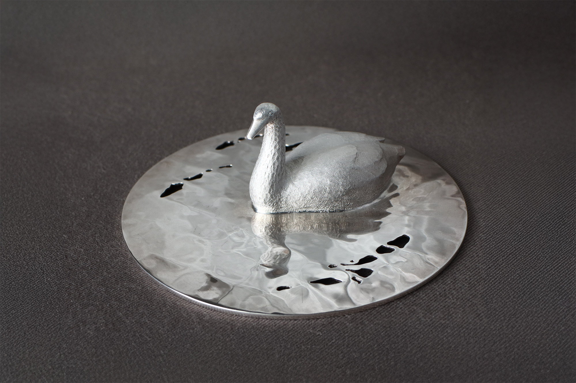 1枚打ち出し・水面：中村鎚舞作