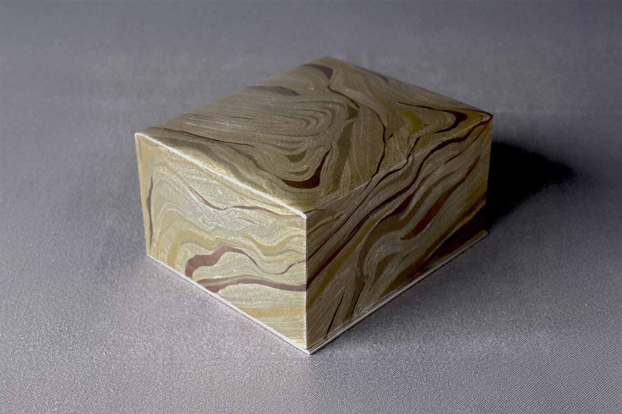 錬り込み地金小箱：中村鎚舞作