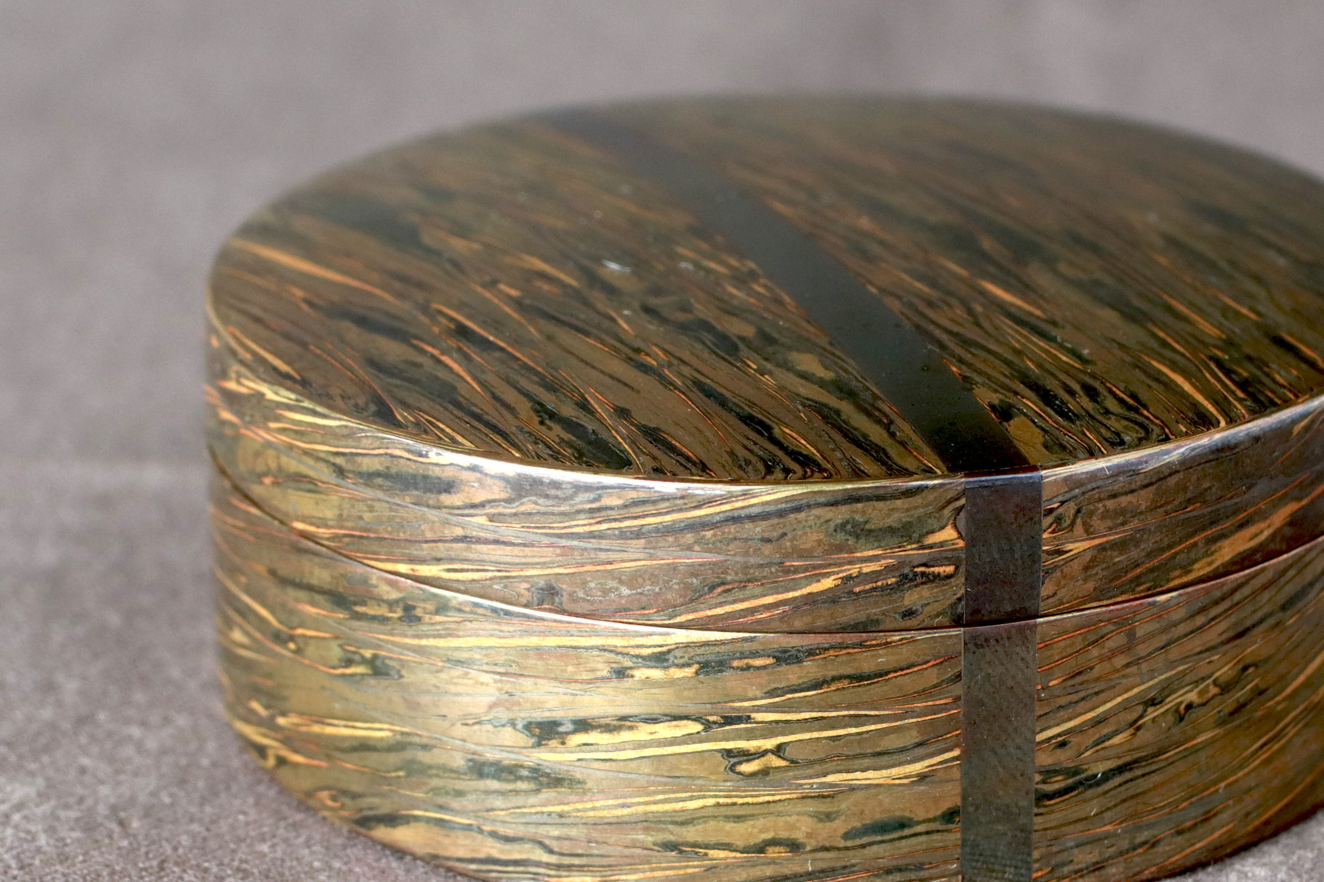 錬り込み地金合子